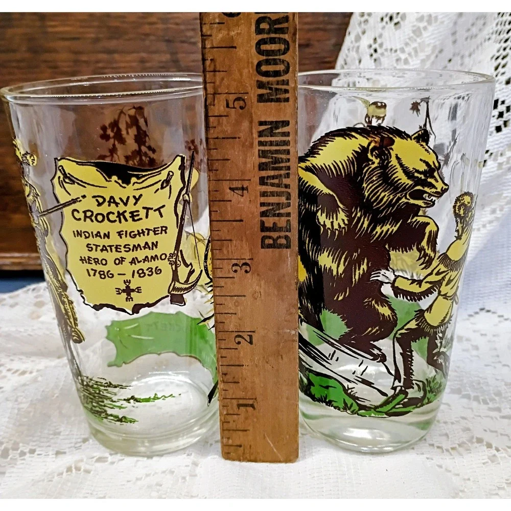 Vintage Davy Crockett Glass Set Indian Fighter Hero of Alamo Bear Canoe 2pc